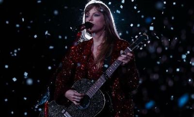 The Eras Tour Taylor Swift Jadi Konser Pertama yang Menghasilkan Lebih dari 16.3 Triliun