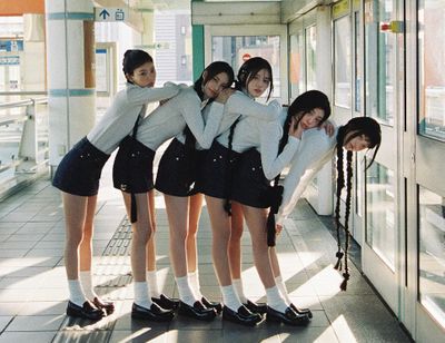 Resmi Debut, ILLIT Rilis MV Magnetic dan Ungkap Kebahagiaan Mereka