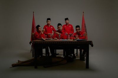 Resmi! .Feast akan Merilis Album Membangun & Menghancurkan Bulan Agustus 2024
