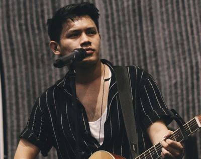 Rony Parulian Raih Piala Pertama sebagai Penyanyi Solo Pria Paling Ngetop di SCTV Music Award 2024