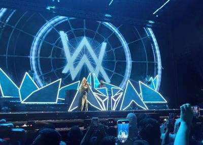 Gandeng Putri Ariani dan Siswa Medan, Alan Walker Guncang Jakarta di Konser Walkerworld