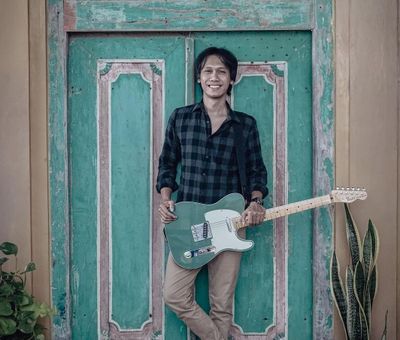 Gitar Eross Sheila On 7 Terjual Rp125 Juta untuk Amal Bantuan Ke Gaza
