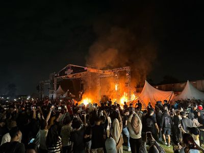 Konser Lentera Festival di Tangerang Rusuh, Penonton Ngamuk hingga Bakar Panggung