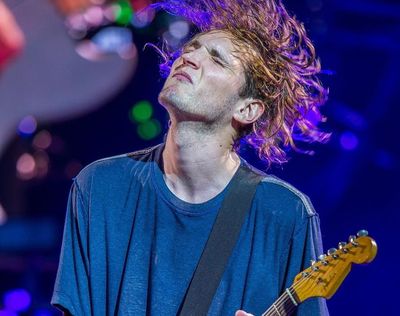 Gitaris Pearl Jam, Josh Klinghoffer Terlibat Insiden Kecelakaan yang Menewaskan Pejalan Kaki