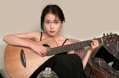 IU Comeback Lewat Album Remake The Flower Bookmark 3, Siap Bawa Fans Nostalgia!