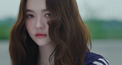 Model Terkenal Ella Gross Dikonfirmasi Akan Debut Tahun Ini