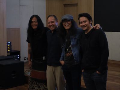 Setelah 30 Tahun Tertunda, The Hours of Silence Besutan Anda Perdana Akhirnya Rilis Album