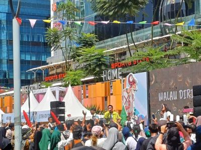 Pesta Rakyat Depan FX Sudirman Makin Meriah, Ada Band Bakar Semangat Pengunjung!