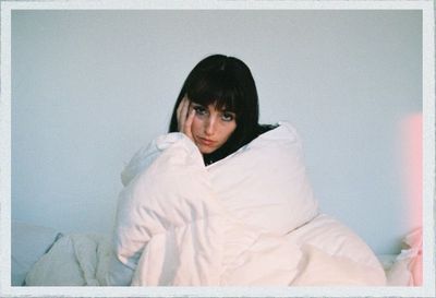 Sasha Alex Sloan Hadirkan Kids , Lagu Penuh Nostalgia dan Makna Mendalam