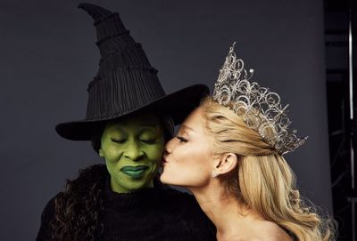 Lirik Lagu Popular Soundtrack Film Wicked oleh Ariana Grande Ramai Dinyanyikan Artis