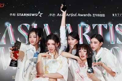 NewJeans Cetak Hattrick! 3 Tahun Beruntun Raih Daesang di Asia Artist Award 2024