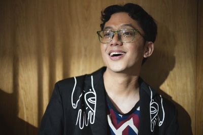 Sezairi Menggali Identitasnya melalui Lagu Kata Berbahasa Indonesia