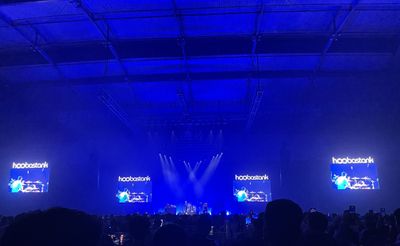 Pecah! Hoobastank Guncang Panggung Konser The Script Jakarta 2025 di Penampilan Pembuka