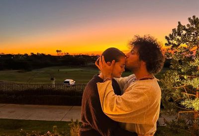 Kisah Cinta Selena Gomez dan Benny Blanco Dibungkus Indah dalam Album I Said I Love You First
