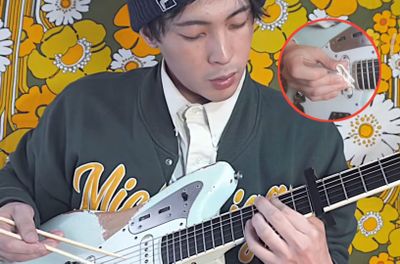 Unik! Gitaris Jepang Main Gitar Cuma Pakai Barang Sehari-hari, dari Sumpit hingga Hanger