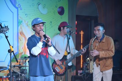 Raim Laode Lahirkan Lagu Lesung Pipi: Banyak Benturan Silih Berganti