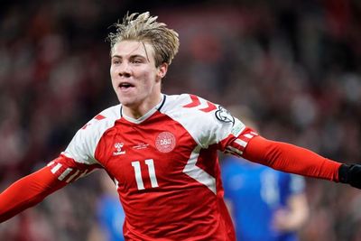 Peringatan Buat MU: Rasmus Hojlund bukan Haaland, Harganya Kemahalan!