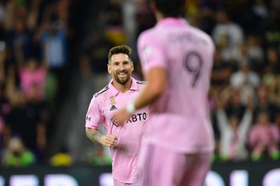 Lionel Messi Main, Artis Hollywood pun Ngumpul di Stadion: Ada Selena Gomez!