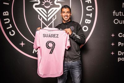 Luis Suarez Pamer Jersey Usai Gabung ke Inter Miami: Siap Hadapi Tantangan Baru dan Wujudkan Impian!