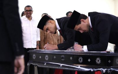 Resmi Jadi WNI, Thom Haye dan Ragnar Oratmangoen Siap Terbangkan Timnas Indonesia ke Piala Dunia