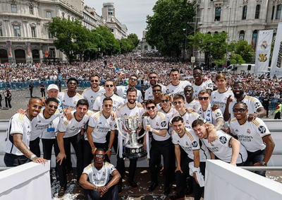 Pecah! Ribuan Madridista Penuhi Parade Juara Real Madrid di Plaza Cibeles
