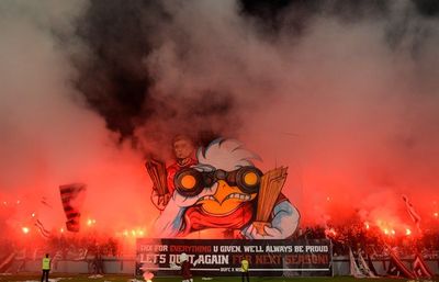 Fans Nyalakan Flare di Laga Bali United Vs Borneo FC: Mimpi Buruk Bagi Sepak Bola Indonesia?
