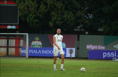Wiljan Pluim Gantung Sepatu: Menutup Karir Cemerlang dengan Prestasi Gemilang