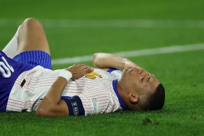 Patah Hidung, Mbappe Minta Rekomendasi Topeng Kece ke Netizen