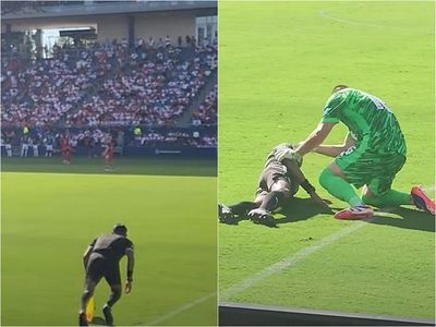 Detik-detik Hakim Garis Pingsan di Laga Peru Vs Kanada karena Cuaca Panas
