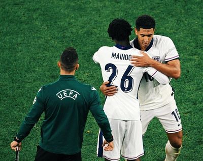 Gary Neville Desak Southgate Mainkan Kobbie Mainoo