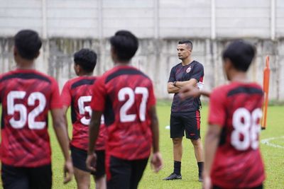 Pimpin Latihan Perdana Persija, Carlos Pena Antusias Banget