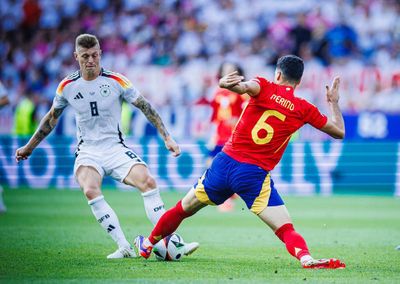Dramatis dan Kontrovesi, Spanyol Kalahkan Jerman 2-1