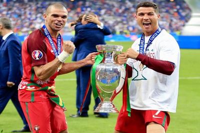 Tribut Emosional Cristiano Ronaldo ke Pepe yang Putuskan Pensiun di Usia 41 Tahun