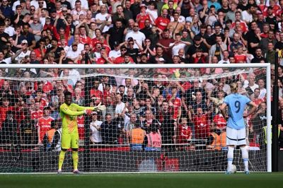 Tingkah Tengil Andre Onana di Community Shields yang Bikin Erling Haaland Ngakak