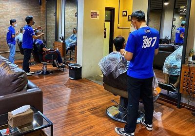 Cara Unik Barbershop Rayakan HUT 37 Arema FC