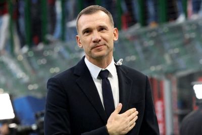 Menggiring Bola di Dunia Politik: 10 Pesepakbola yang Beralih Menjadi Politisi