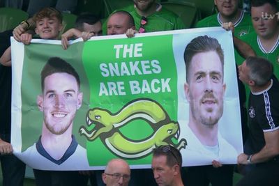 Dihujani Kecaman, Declan Rice dan Jack Grealish Bungkam Ejekan Ular-Ular Kembali Pendukung Irlandia