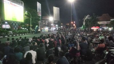 Ribuan Orang Ramaikan Nobar Timnas Indonesia vs Australia di Monumen Susu Tumpah Boyolali