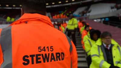 Kamu Harus Tau! Ini Peran Penting Steward dalam Menjaga Kelancaran Pertandingan Sepak Bola