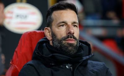 Masa Depan Erik Ten Hag di Ujung Tanduk, Van Nistelrooy Siap Mengambil Alih?