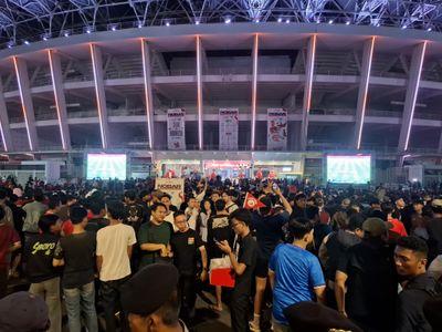 Timnas Indonesia Kalah Lawan China, Supporter Nobar di GBK Langsung Lunglai