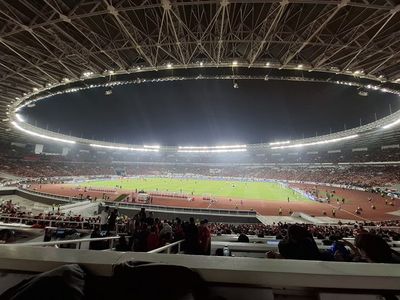 Intip Susana di Area GBK Saat Laga Timnas Vs Jepang, Gemuruh Supporter Merah-Putih Menggema!