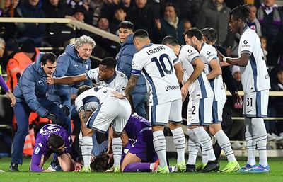 Pemain Fiorentina Eduardo Bove Kolaps di Lapangan, Wasit Memutuskan Tidak Melanjutkan Pertandingan