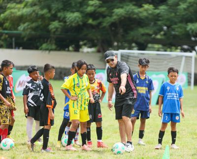 Keseruan Cristian Gonzales Latih Pesepakbola U-10 dan U-12, Bibit Juara Timnas