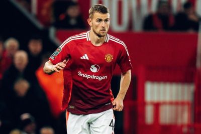 Matthijs De Ligt Bermain Seperti Robot, Manchester United Cuma Buang-Buang Uang