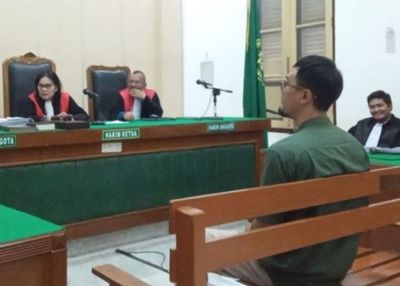Irfan Raditya, Mantan Pemain Timnas U-20 Menangis di Sidang Korupsi