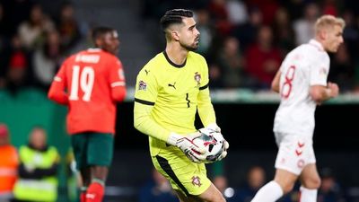 Jelang Bursa Transfer, Duo Manchester Siap Rebutan Tanda Tangan Diogo Costa