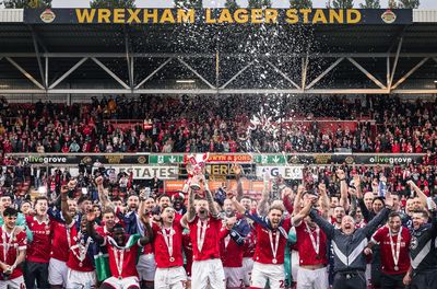 Kisah Inspiratif Wrexham FC: Dari Akuisisi Ryan Reynolds, Promosi ke Divisi Championship hingga Target ke Premier League