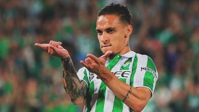 Sempat Digoda Vincent Kompany Gabung Bayern Munich, Antony Pilih Bertahan dengan Real Betis