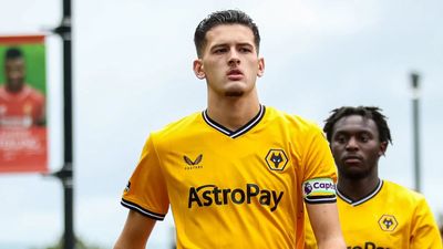Justin Hubner Dinobatkan Sebagai Pemain Terbaik Wolves U-21 Musim 2024 2025